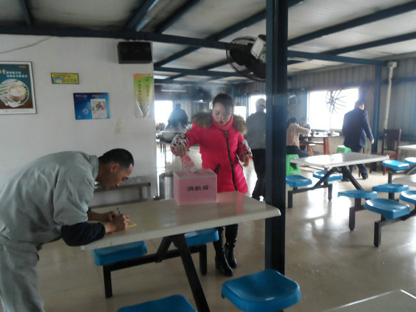 “我們都是一家人”愛(ài)心捐款活動(dòng)(圖2) “我們都是一家人”愛(ài)心捐款活動(dòng)(圖2)